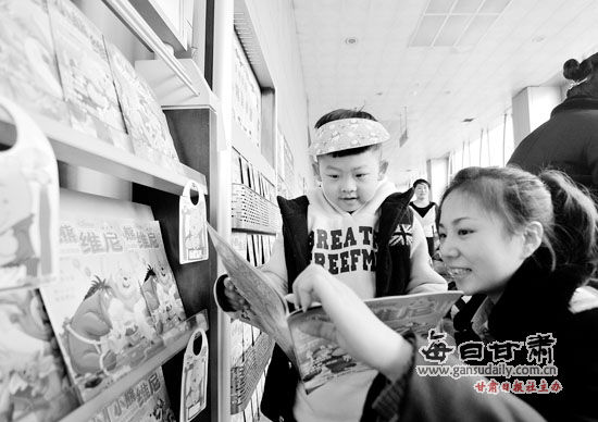 图片新闻:兰州火车站在临时候车室开设小候鸟