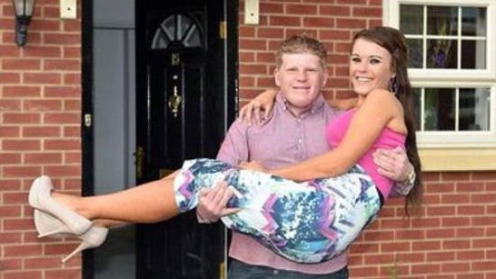 英国准新娘因未婚夫抱不动立志减肥 成功减57