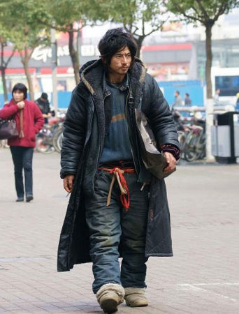 想献爱心怕遇到"职业乞丐?教你快速辨真假(图)