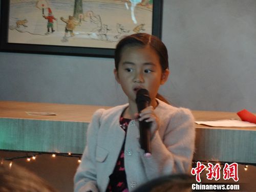 黄磊女儿翻译童话书 称未来只想当导演、演员(图)