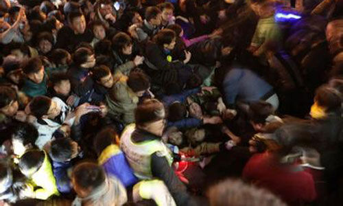 新京报:外滩踩踏事件,“最坏打算”去哪了?|踩踏|上海|责任_新浪新闻