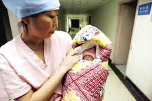 肝癌晚期高龄孕妇顺利产下婴儿(图)