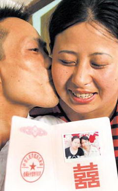 女子嫁瘫痪退伍兵医院免费为其育试管婴儿(图)