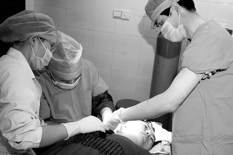 厦门首例外耳再造 先天外耳缺损患者有了耳朵