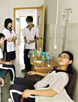 26名学生因食堂提供剩米饭发生食物中毒(图)