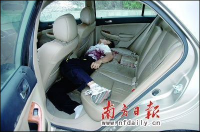 广东惠州嫌犯驾车冲撞民警拒捕被击毙(图)