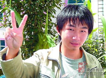 准大学生父亲患病母亲拾荒未婚姑妈供其上学