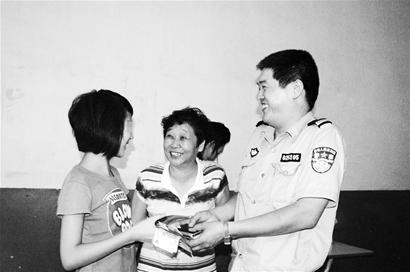 片警接受死刑犯托付照顾其遗孤4年(图)