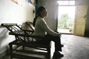 改嫁女子遭儿子威胁全家逃入深山避祸(组图)