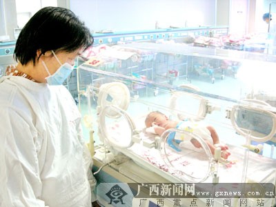 植物人孕妇产下健康男婴续：产后手脚已能动