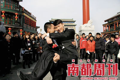 同性恋在北京街头举行婚礼摄影秀(组图)