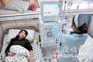 父女同患重症互让两万元救命钱(图)