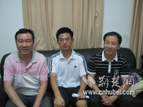 写古体诗高考生获聘武大文学社社长(图)