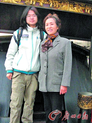 首获食品行业健康证乙肝携带者:歧视无处不在