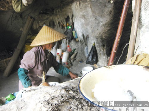 感情经历不幸 来宾女子<em>山洞</em> 隐居 母亲满怀愧疚