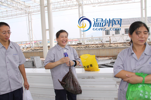 动车保洁员:卫生标准比四星级酒店还高级(图)