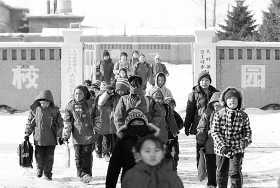 校长乔迁邀请全体老师无人上课学生放假