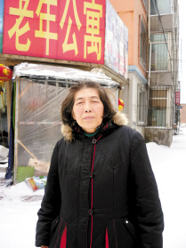 六旬未婚老太写诗征婚称年轻时太清高(图)