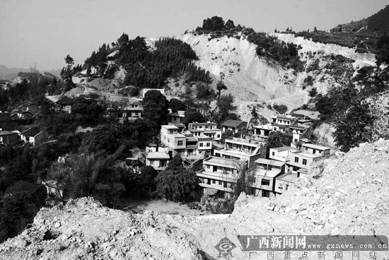 非法采矿致数座山头开裂600余村民安全受威胁