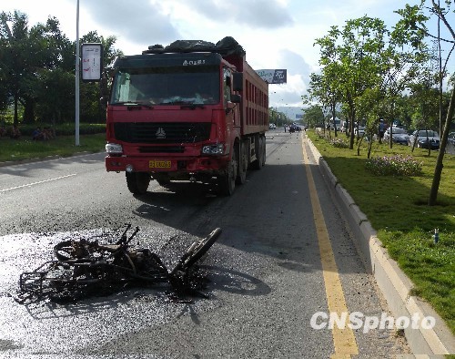 海南三亚交通事故致三人死亡