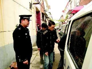 男子被骗至传销窝点手机上网传出地址获救