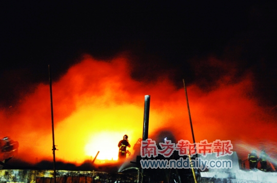 大连新港原油罐区再发大火 三个月前曾爆炸起