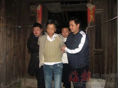 嫌疑人钟某在租房被警方抓获