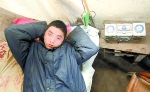 蒋开乾的业余生活就是听收音机、看电视。 蒋开乾的业余生活就是听收音机、看电视。