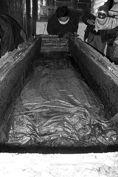 河南商丘出土明代古墓