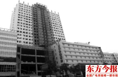 22层的中汇大厦就坐落在漯河市火车站附近