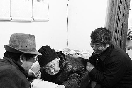 ��̫̫�������¶����Ƕ�Ů���Լ��ӱ�