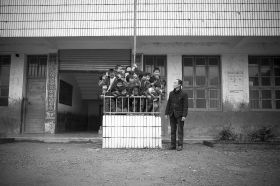 59��ɽ���ʦ���Լ��ظ�λ36�� һ�˴�41��ѧ��