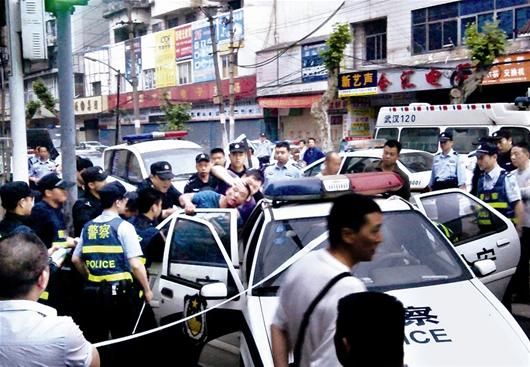 ���춼�б�Ѷ ͼΪ���񾯽��ֵ���ͽ��ͼ��Ȧ���ߣ����ƴ��뾯��