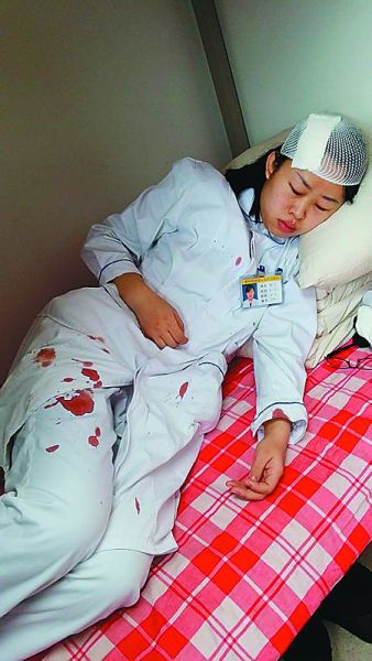 男子因医药费用减免被拒打伤女护士|峰峰集团总医院|护士被打|医患纠纷_新浪新闻