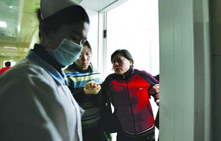 中年男子当街向情人面部泼酸性液体(图)