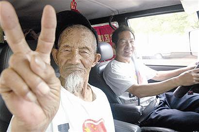 县委宣传部长辞职陪老父畅游全国(组图)