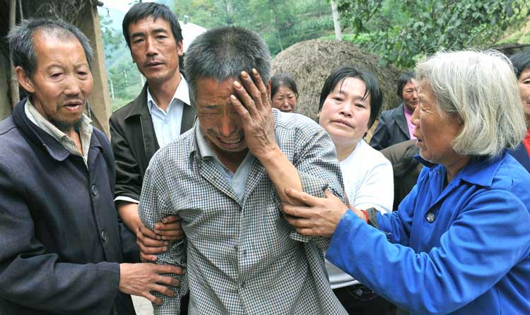 图文遭此打击的父亲张淑为悲痛欲绝