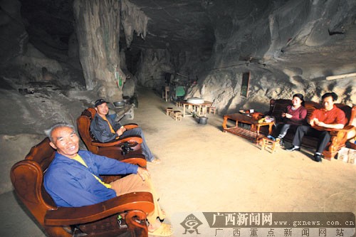 老人耗时21年在山洞建房称免费供游人参观(图)