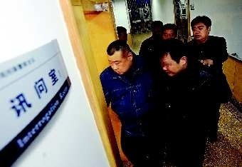 两人抢劫杀害情侣逃亡10年被捕(组图)