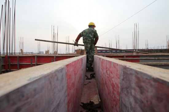 图文:利比亚撤离的郑先生在新工地工作