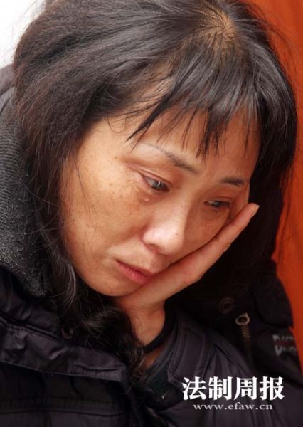 获救女子胡凤平悲伤不已。