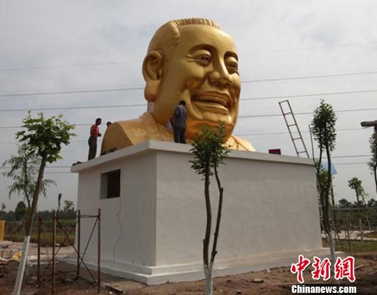 河南洛阳游乐园重现大背头弥勒佛雕像(图)|弥勒