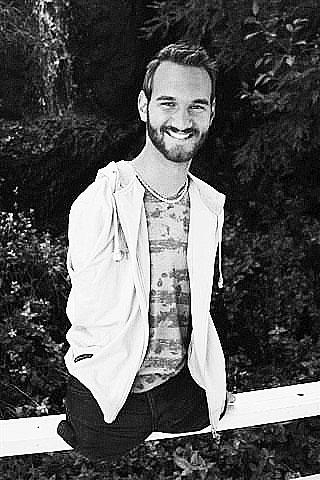 尼克·胡哲(nick vujicic)喜欢运动.