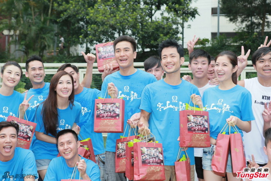 组图：马国明宣传新剧 称世界杯影响收视