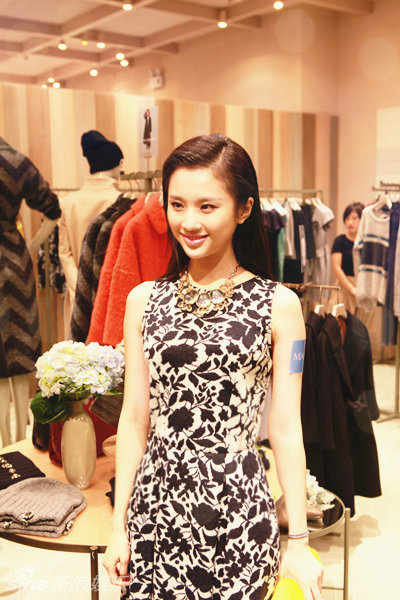 组图：谋女郎张慧雯助阵活动分享时尚秘笈