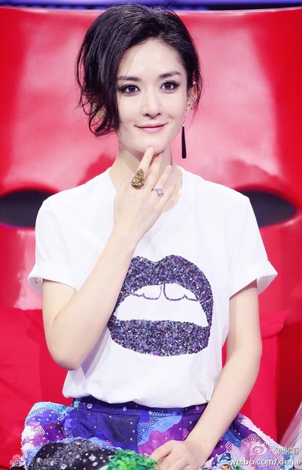 组图：谢娜新造型妖娆美艳 网友：像杨幂李小冉
