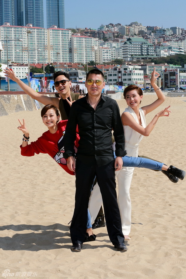 组图：《军中乐园》釜山踏浪 陈建斌领衔玩嗨