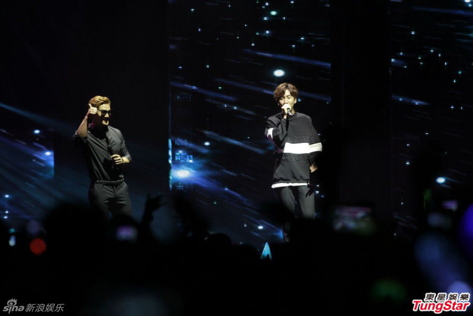 组图：韩RM扮《来自星星的你》唱歌破音惹大笑