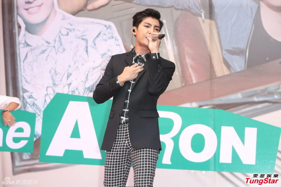 组图：炎亚纶抱病演出伴虎而行 新MV尺度大