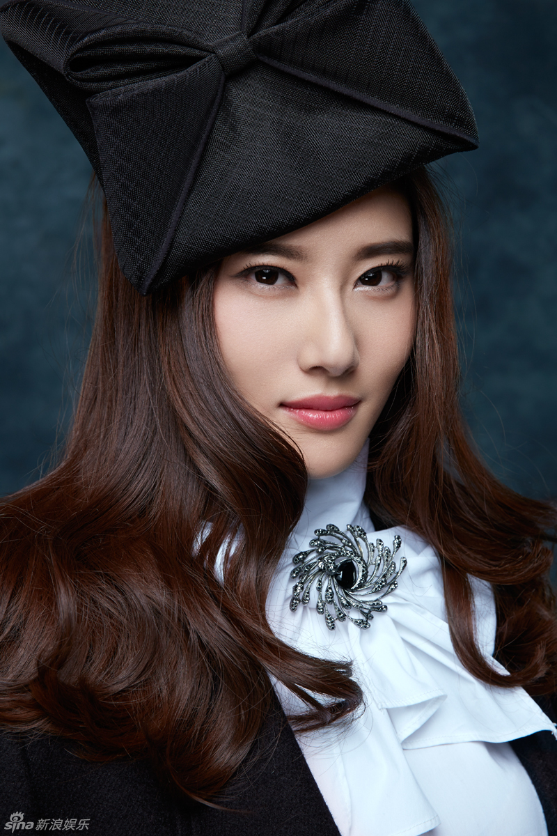 组图：张如意复古写真 气质优雅尽显多面魅力